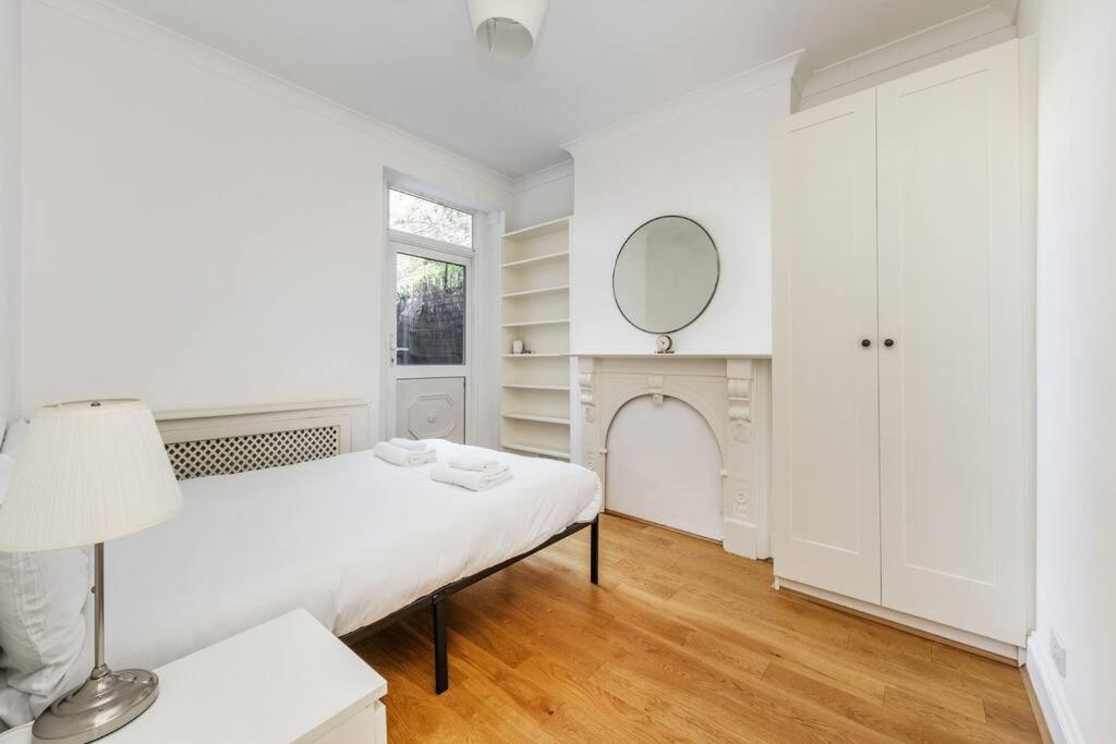 Appartamento Charming Hampstead Retreat With Patio Londra Esterno foto